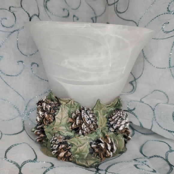 Other - White Swirl Vase with Pinecone Base‎
